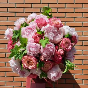 SENSualité Roses Carousselle et Pivoine Sarah pour un Bouquet pleins de tendresse