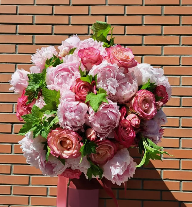 SENSualité  Roses Carousselle et Pivoine Sarah pour un Bouquet pleins de tendresse