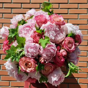 SENSualité Roses Carousselle et Pivoine Sarah pour un Bouquet pleins de tendresse
